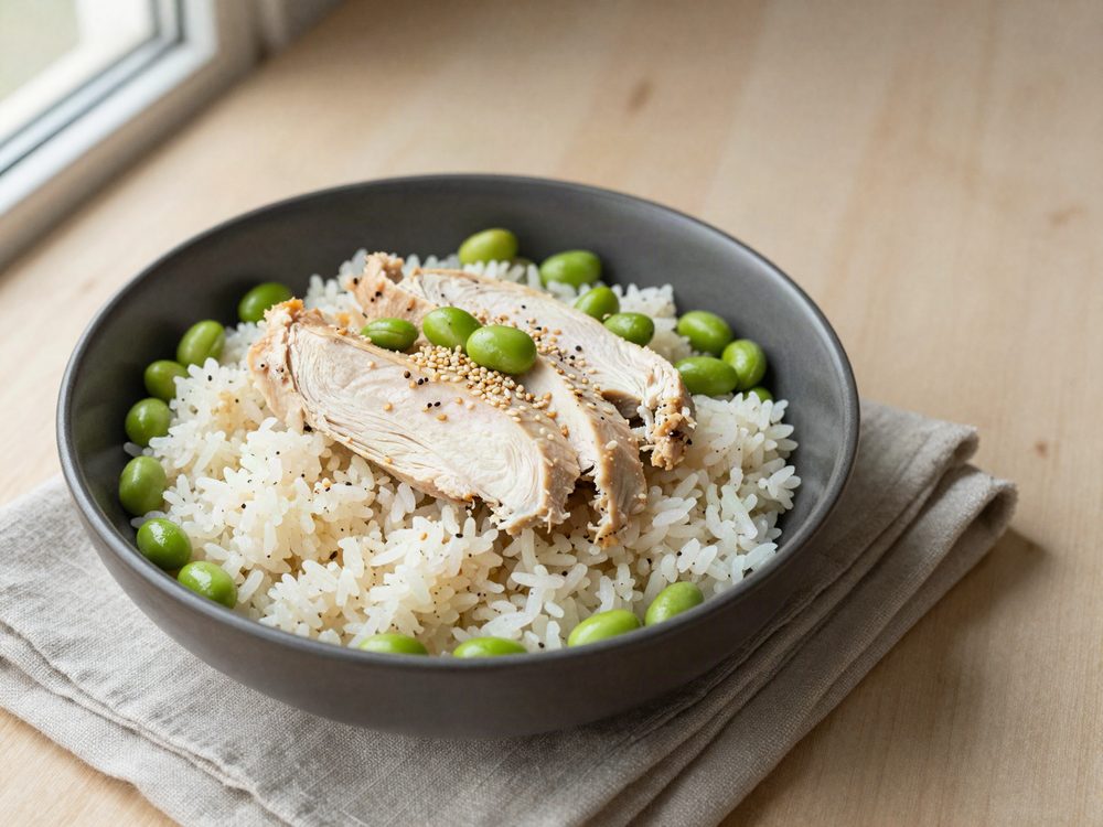 Mikroskål med ris, kylling og edamame