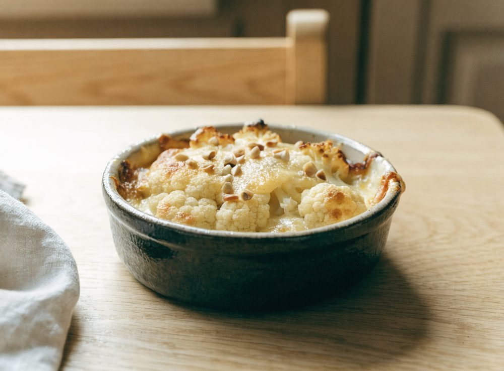 Blomkålsgratin med gruyere og hasselnødder