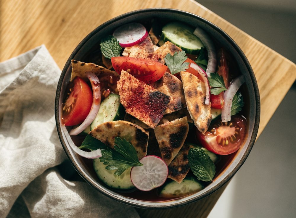 Fattoush med sumak og ristet pitabrød