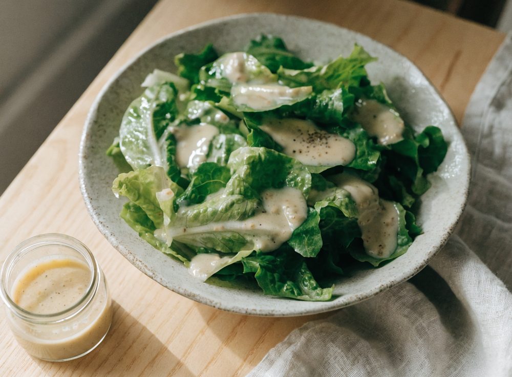 Grøn salat med klassisk sennepsvinaigrette