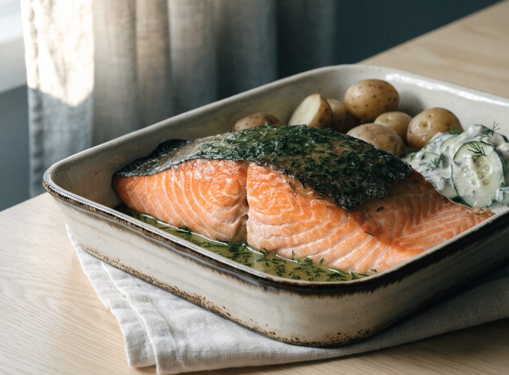 Hel laksefilet i ovn med dildsmør
