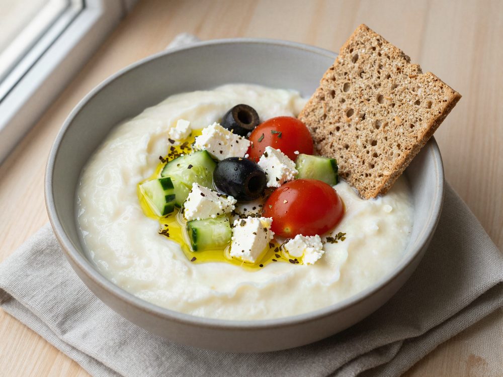 Græsk skål med skyr, feta og agurk