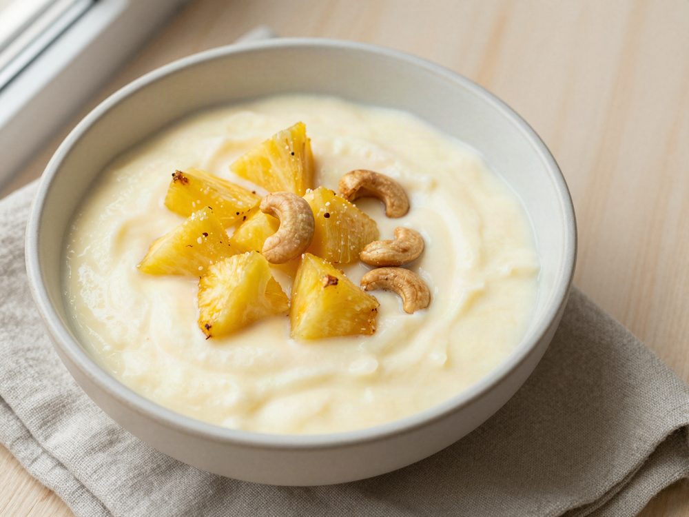 Vaniljeskyr med ananas og cashewnødder